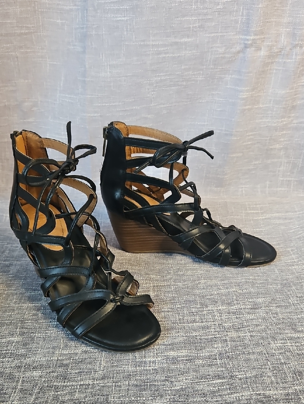 Reaction Kenneth Cole Black Lace-Up Strappy Wedge Sandals